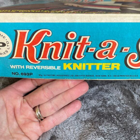 Vintage Pastime Knit A Scarf Craft Kit Toy No Knitting Needle Original Yarn Loom - Picture 9 of 9